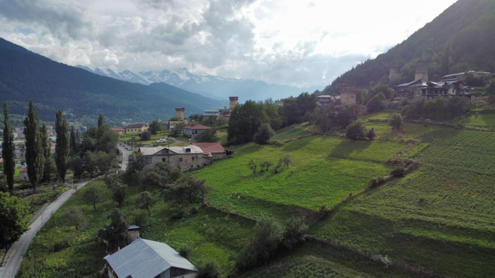 Ninama Hotel Mestia Exterior photo